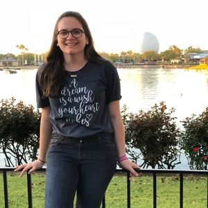 Meet your Posher, Alexia